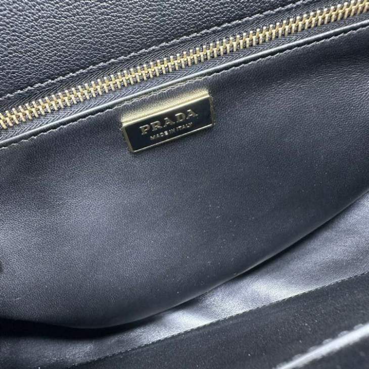 Picture of Prada Handbags _SKUfw204492995fw